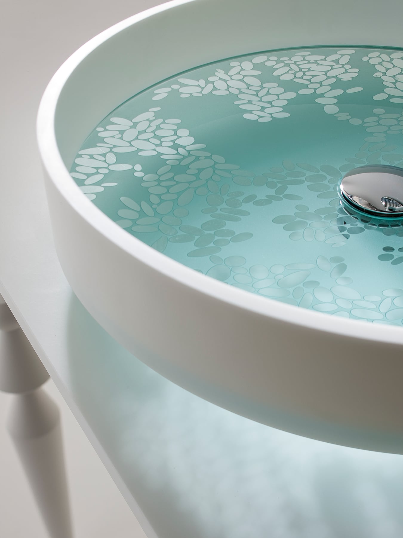 tub, sink, sink faucet, bathing, bathtub, person, plate