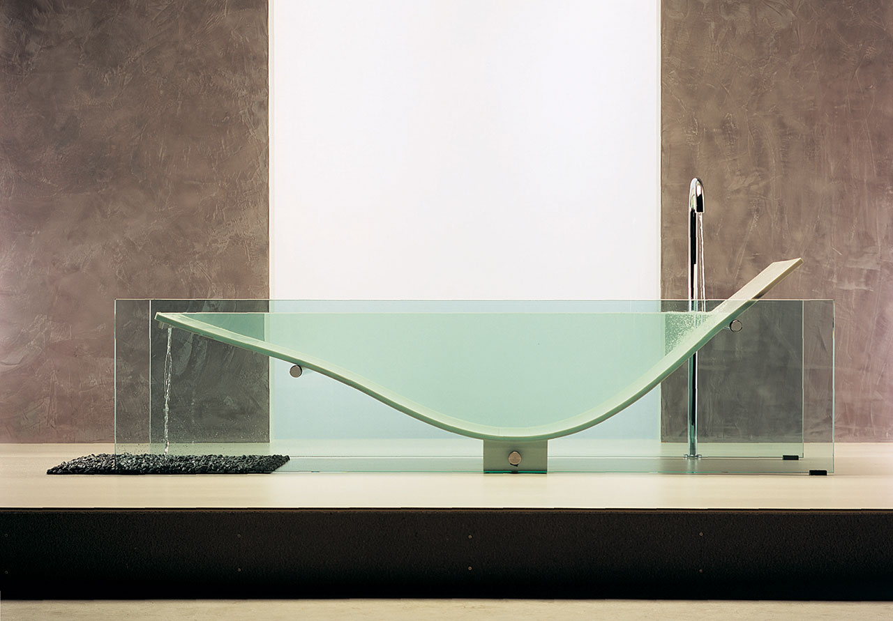Стеклянная ванна екатеринбург. Стеклянная ванна le COB. Ванна из стекла. Стеклянная ванна прозрачная. Ванна с прозрачной стенкой.